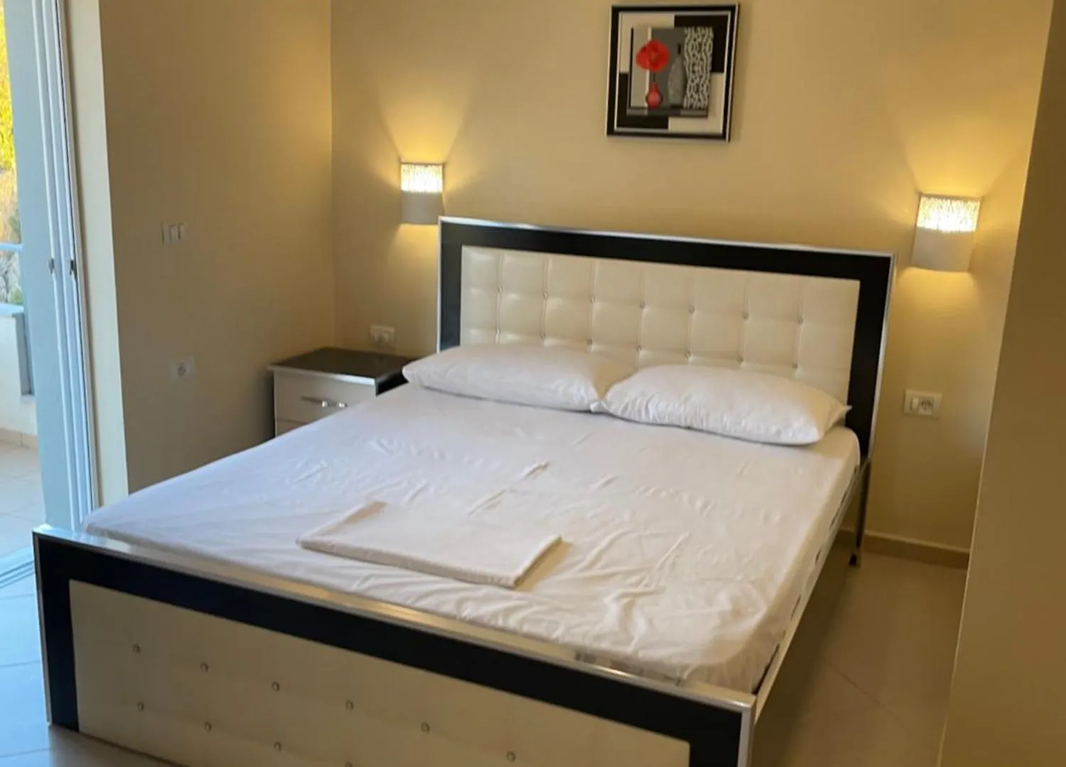 Honey Studios Sarandë
