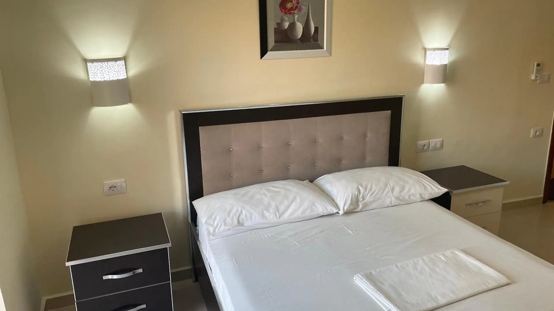 Honey Studios Sarandë