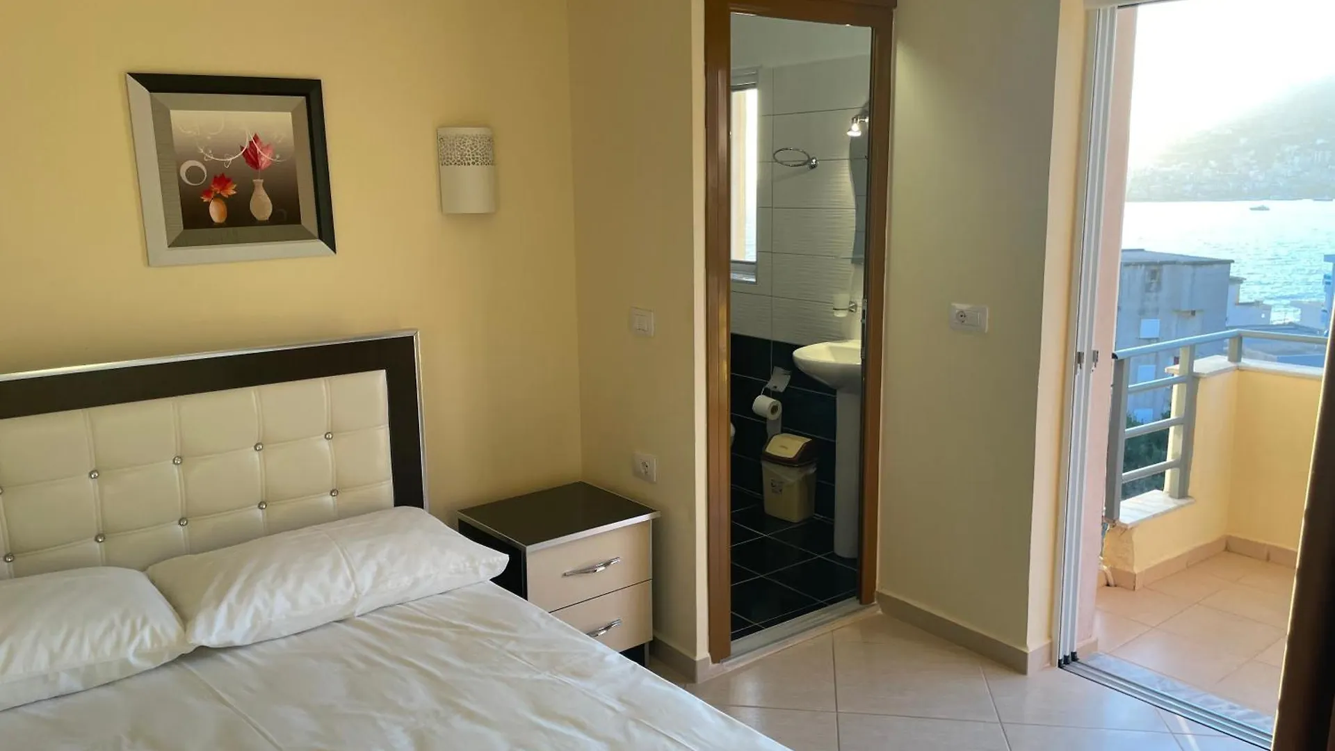 Honey Studios Sarandë 0*,  アルバニア