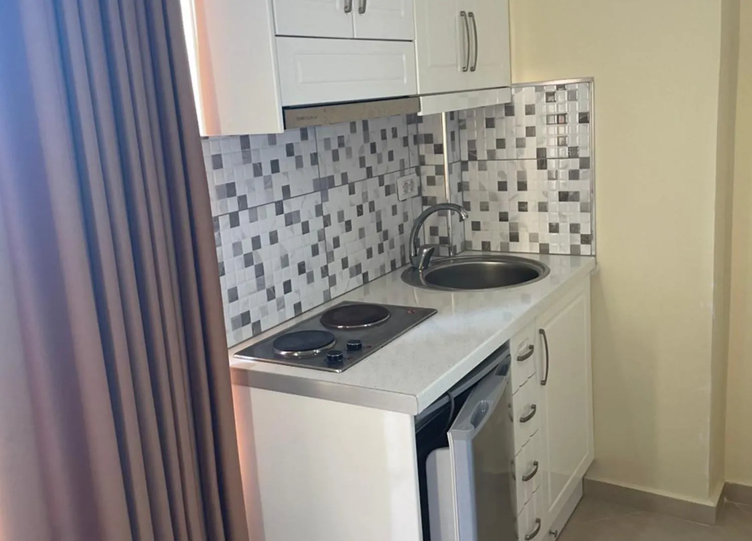 Honey Studios Sarandë 0*,