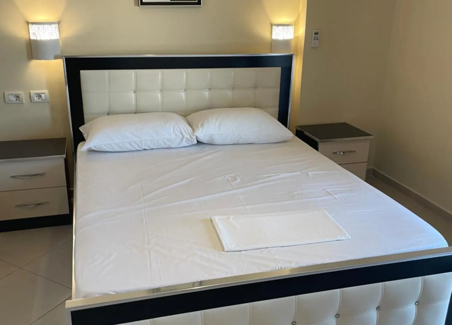 Honey Studios Sarandë ゲストハウス