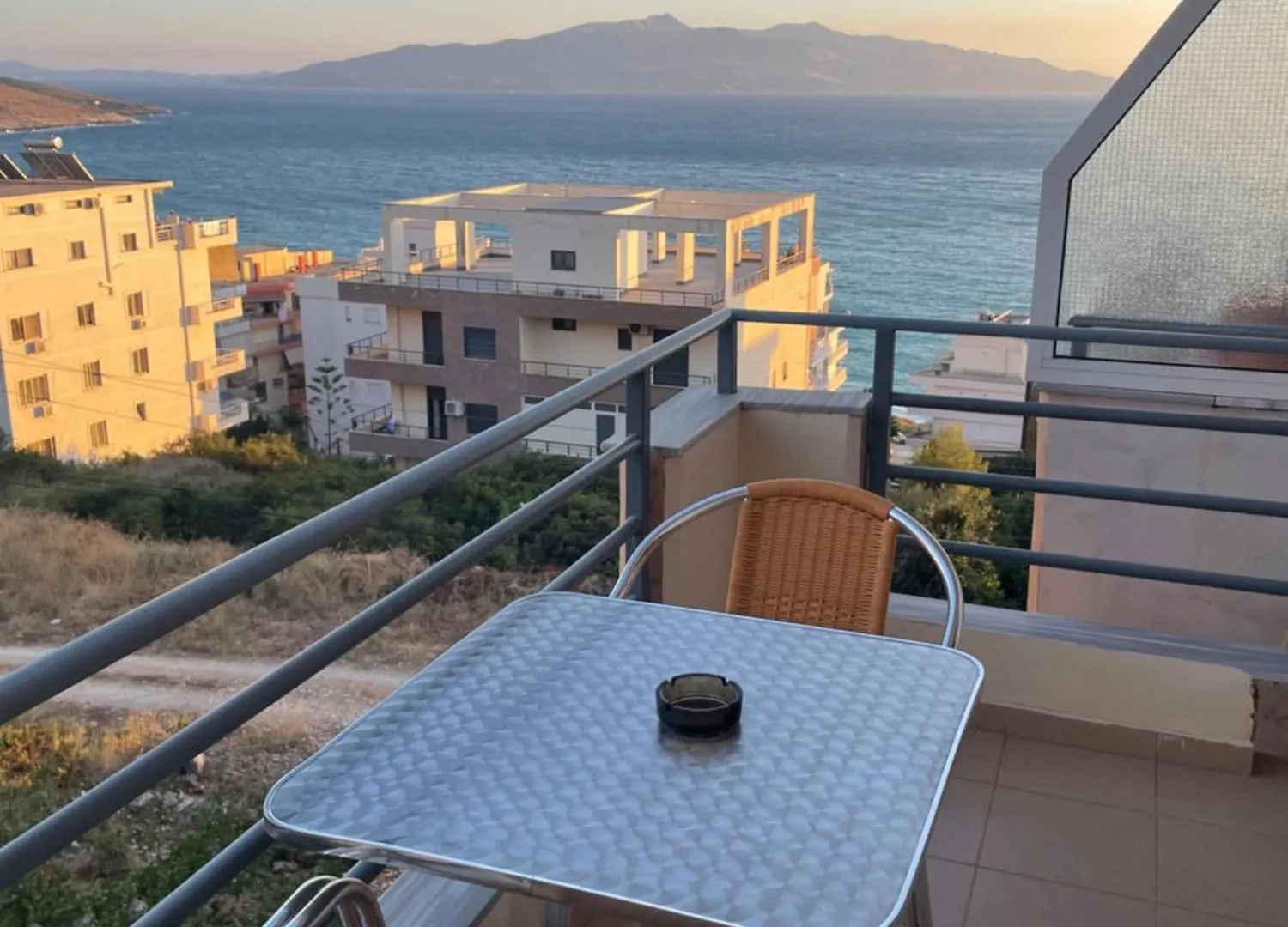 ゲストハウス Honey Studios Sarandë