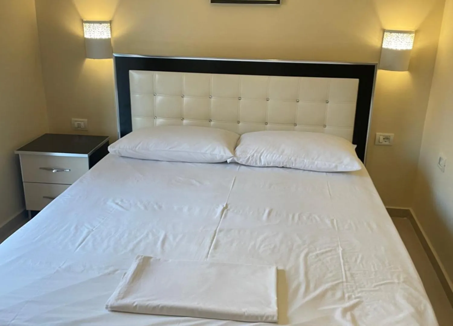 Honey Studios Sarandë 0*,  アルバニア