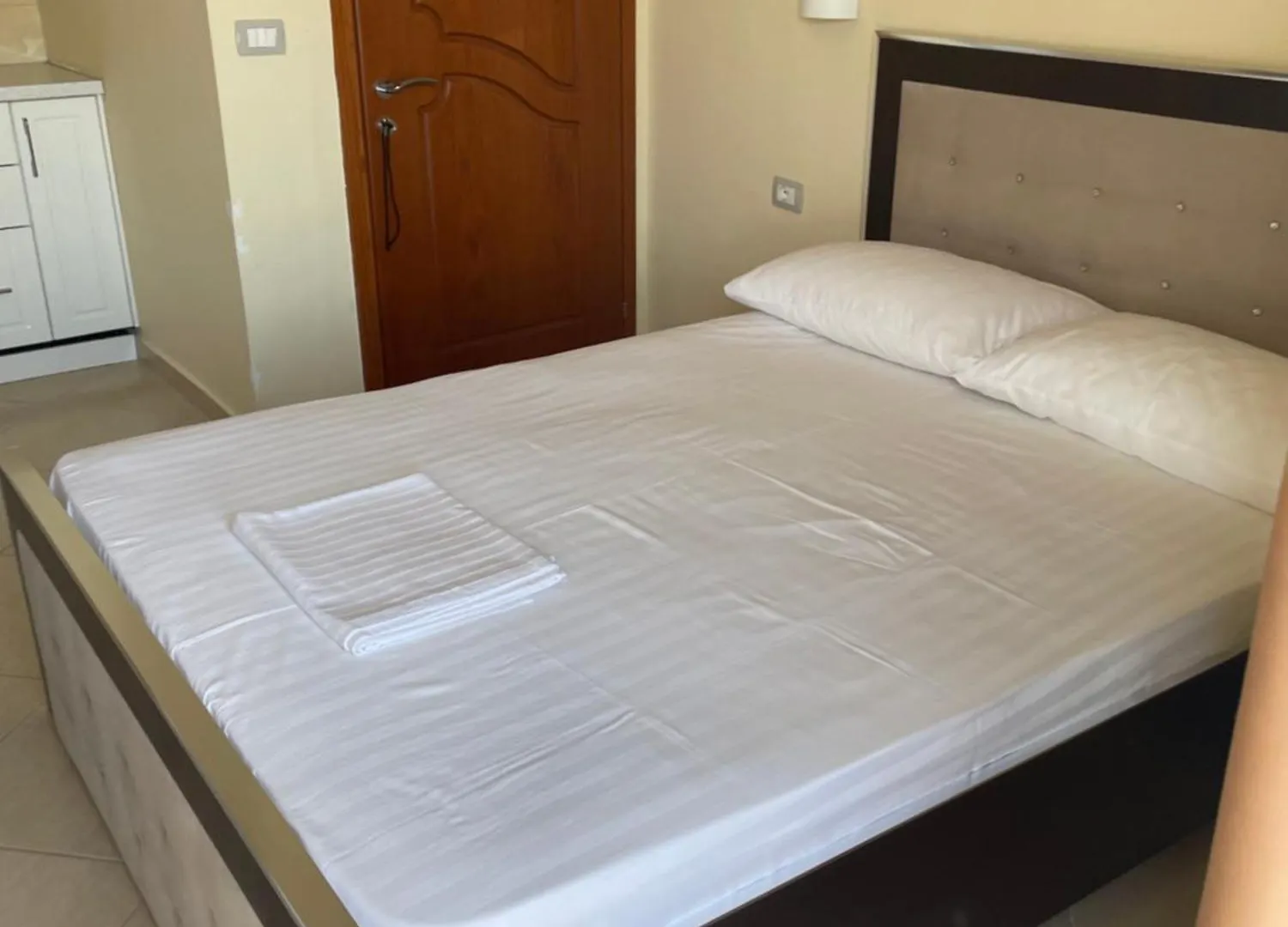 Honey Studios Sarandë 0*,