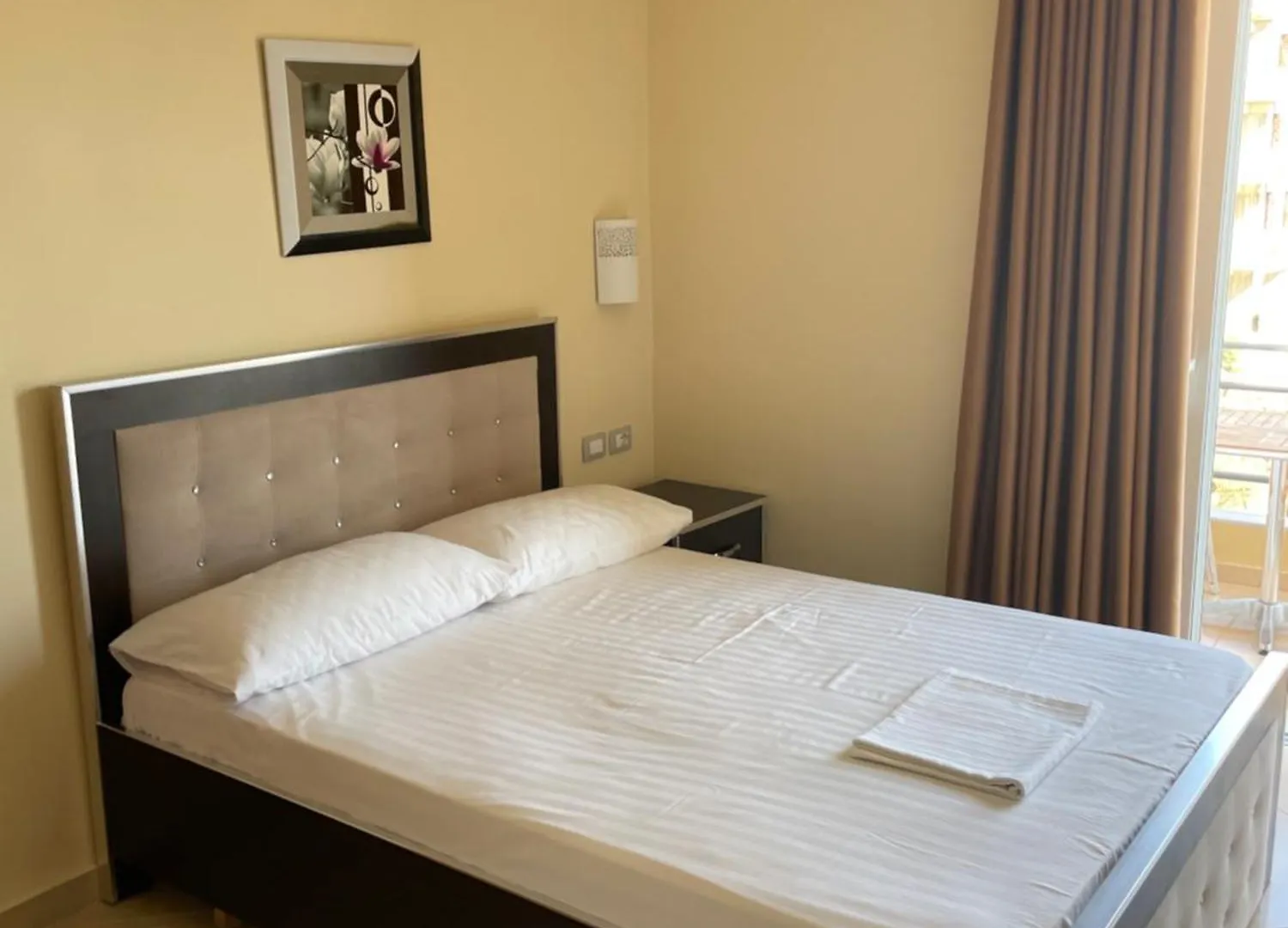 Honey Studios Sarandë ゲストハウス