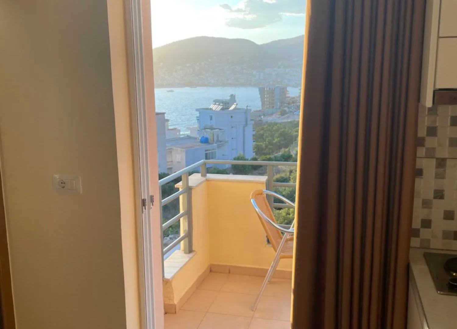 Honey Studios Sarandë ゲストハウス