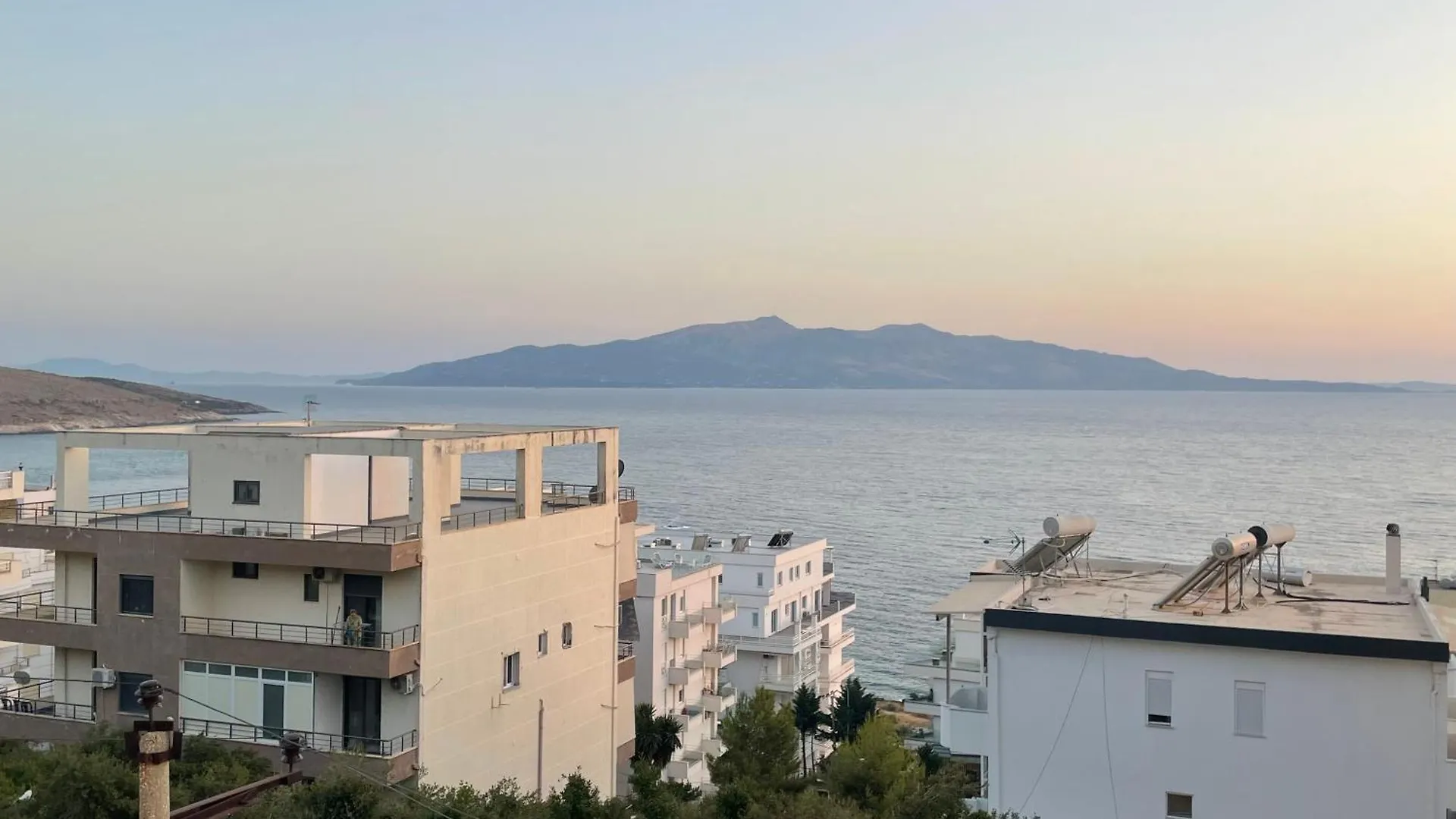 Honey Studios Sarandë 0*,