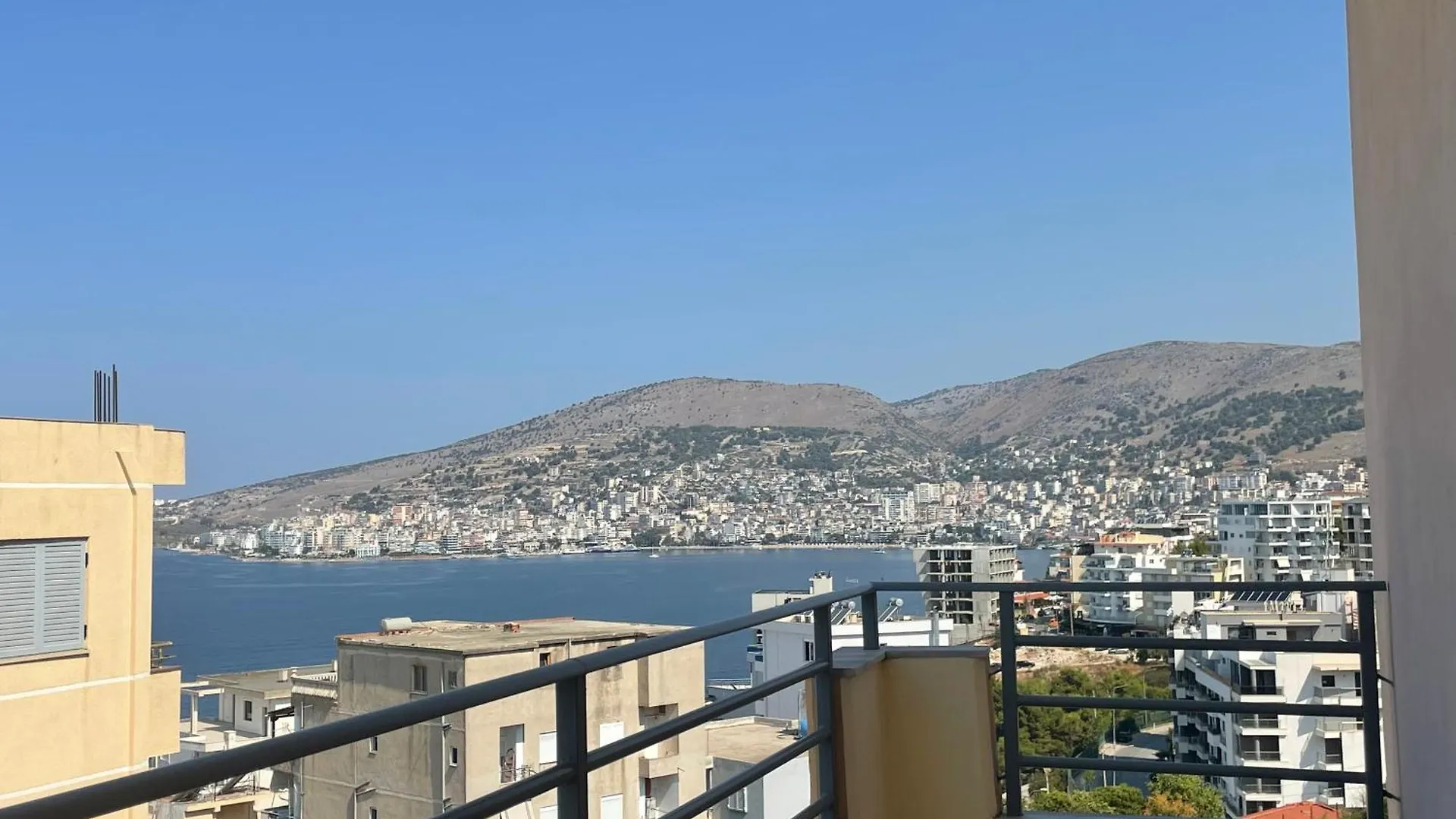 Honey Studios Sarandë 0*,  アルバニア
