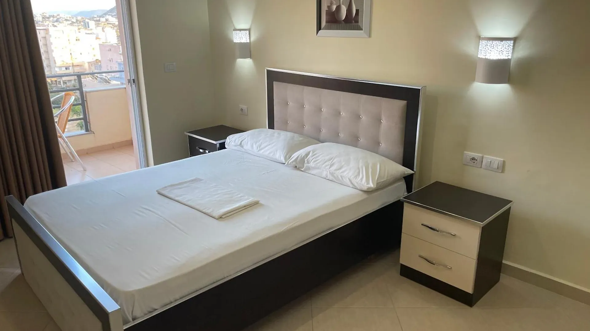 Honey Studios Sarandë 0*,  アルバニア