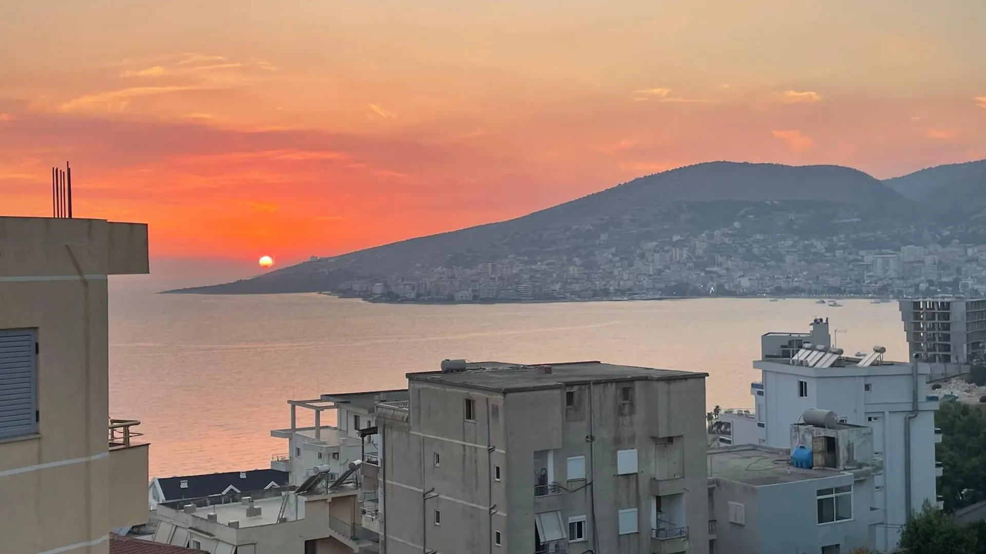 ゲストハウス Honey Studios Sarandë