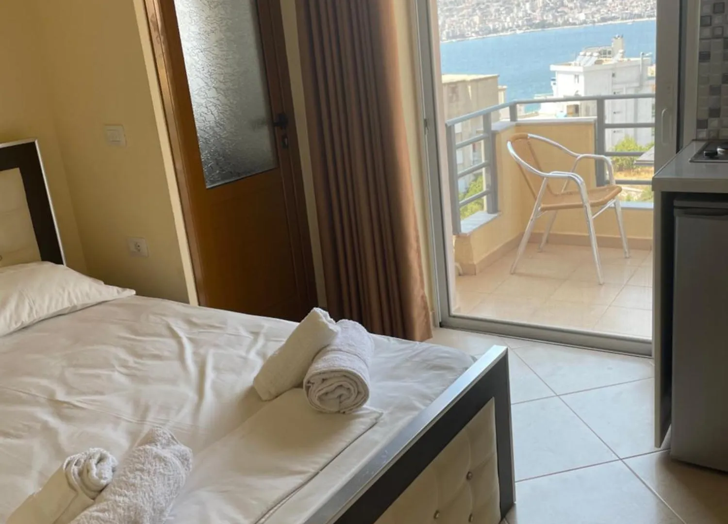 Honey Studios Sarandë 게스트하우스