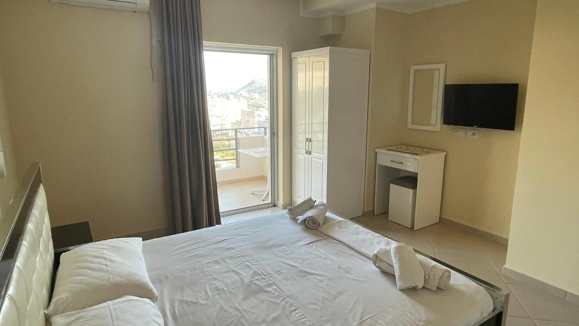 Honey Studios Sarandë