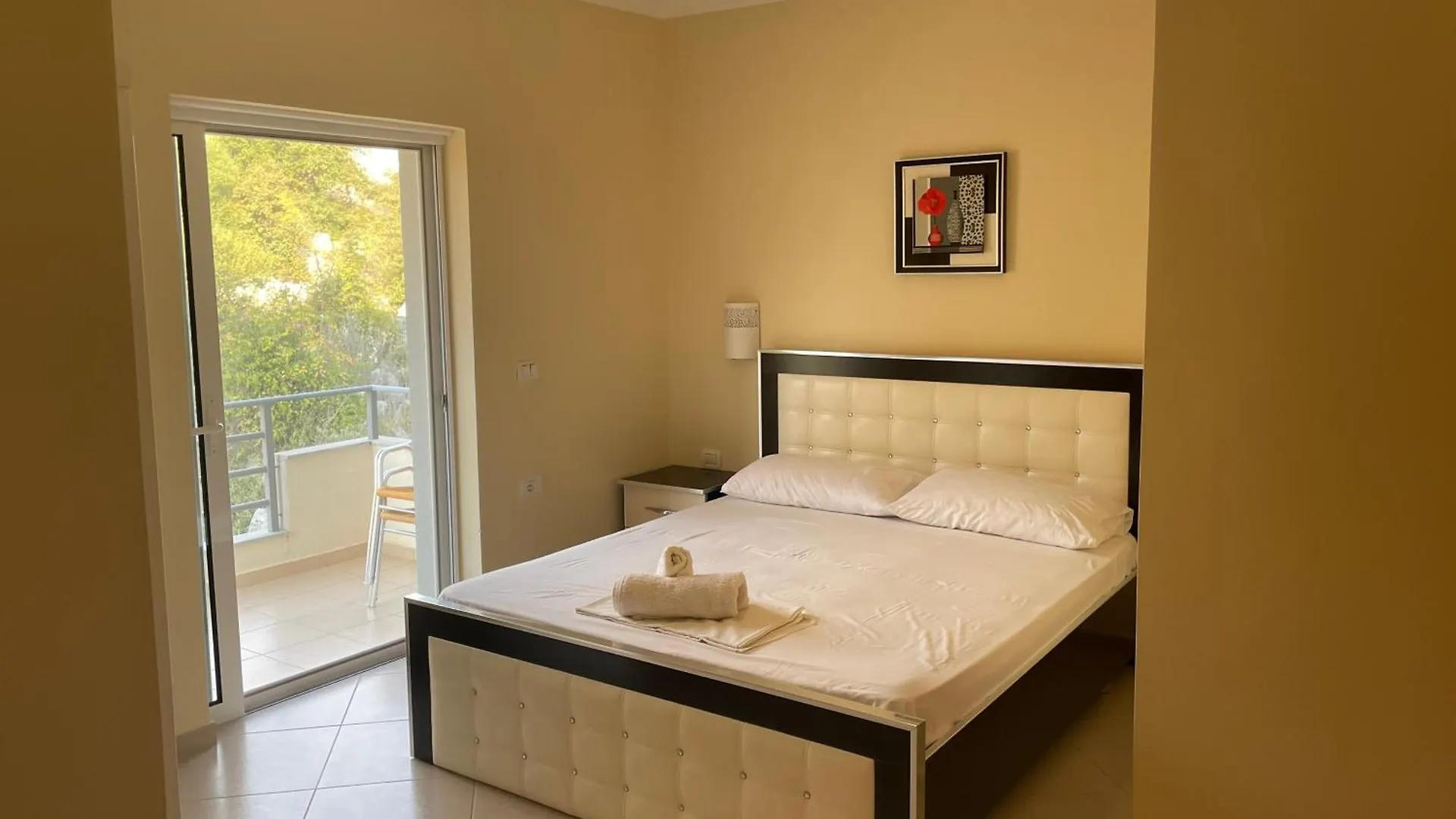 Honey Studios Sarandë